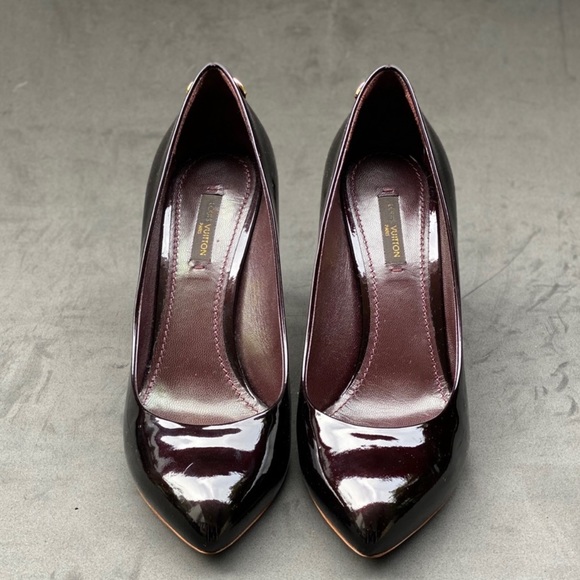 LOUIS VUITTON patent leather lock pumps - Picture 3 of 10